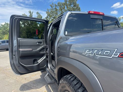 Used 2023 Nissan Frontier PRO-4X w/ Pro-4X Premium Package AWD/4WD image 18