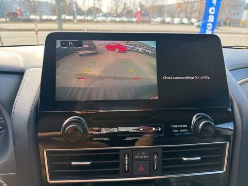 Used 2022 Nissan Armada SV image 18