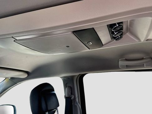 Used 2015 Chrysler Town & Country Touring FWD image 23