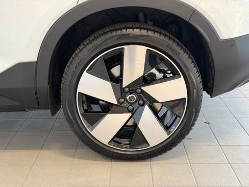 New 2026 Volvo EX40 Plus w/ Climate Package image 9