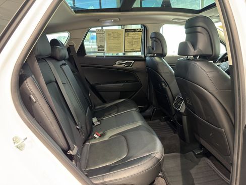 Used 2025 Kia Sportage EX w/ Premium Package FWD image 24