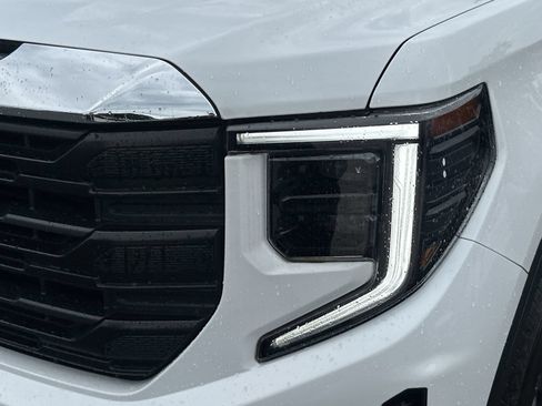 Used 2024 GMC Sierra 1500 Pro w/ Convenience Package AWD/4WD image 11
