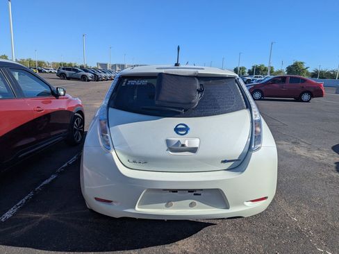 Used 2011 Nissan Leaf SL image 6