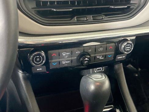 Used 2022 Jeep Compass Limited image 15