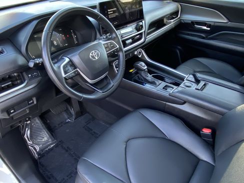 Certified 2025 Toyota Grand Highlander AWD image 26