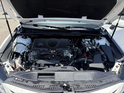 Used 2019 Toyota Camry SE FWD image 13