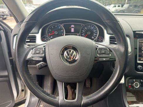 Used 2014 Volkswagen Touareg VR6 image 20