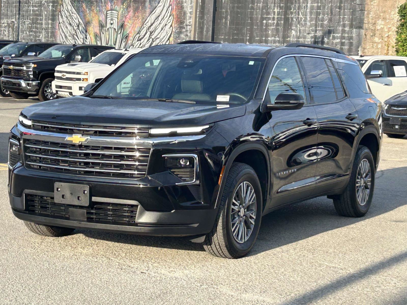 Used 2026 Chevrolet Traverse LT FWD image 3