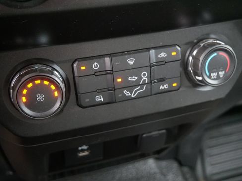 Used 2019 Ford F550 4x4 Crew Cab Super Duty w/ XLT Value Package image 33