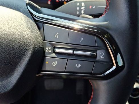 Used 2024 Chevrolet Traverse RS FWD image 18