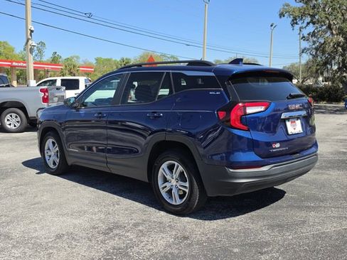 Used 2023 GMC Terrain SLE w/ Driver Convenience Package image 3