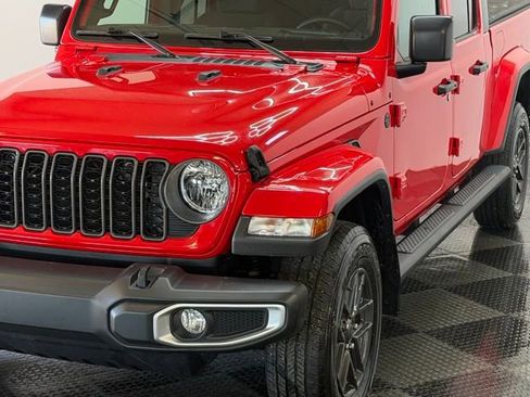 Used 2024 Jeep Gladiator Sport image 7
