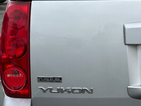 Used 2011 GMC Yukon SLT w/ SLT-2 Equipment Package image 42