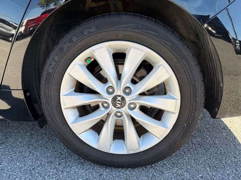Used 2017 Kia Optima EX w/ Premium Package image 9