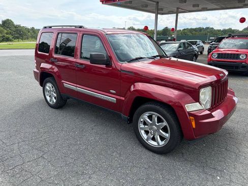 Used 2012 Jeep Liberty Sport AWD/4WD image 2