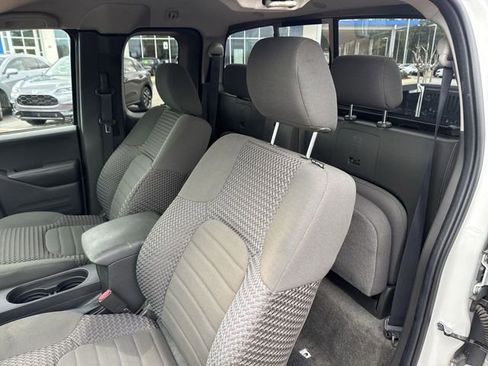 Used 2018 Nissan Frontier SV image 25