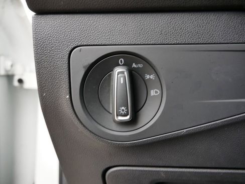 Used 2020 Volkswagen Tiguan SE w/ Panoramic Sunroof Package image 24