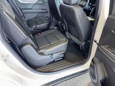 Used 2025 GMC Acadia Denali image 38