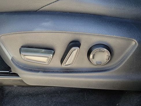 Used 2024 Toyota Tacoma Limited w/ Limited Package (LT) image 13