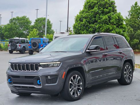Used 2022 Jeep Grand Cherokee Overland w/ Advanced Protech Group III AWD/4WD image 3