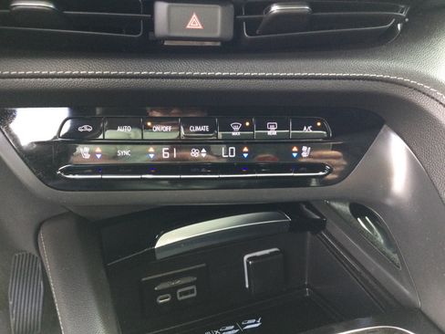 Used 2023 Buick Envision Avenir AWD/4WD image 18