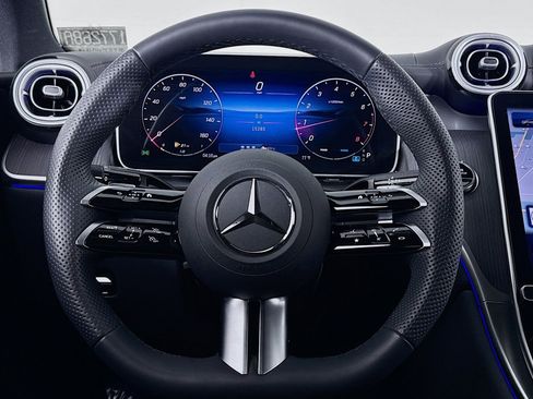 Used 2025 Mercedes-Benz GLC 300 GLC 300 image 17