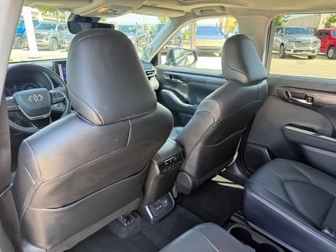 Used 2024 Toyota Highlander Limited AWD/4WD image 28
