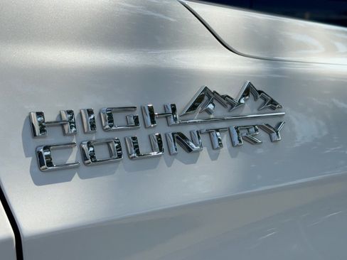 Certified 2024 Chevrolet Suburban High Country AWD/4WD image 32
