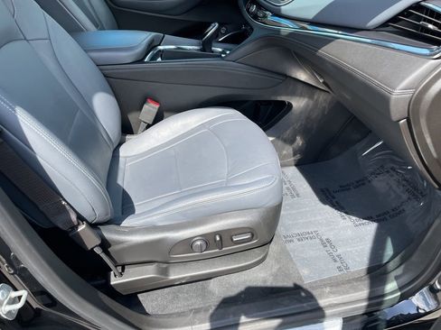 Used 2021 Buick Enclave Essence image 27