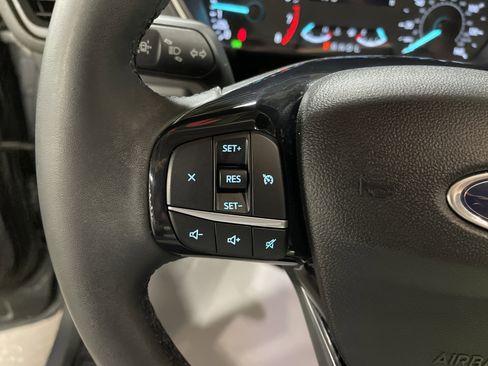 Used 2022 Ford Escape SE w/ SE Sport Appearance Package image 17