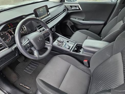 Used 2024 Mitsubishi Outlander ES FWD image 18