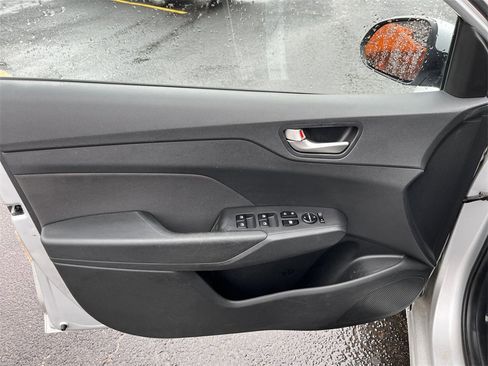 Used 2018 Hyundai Accent SE image 17