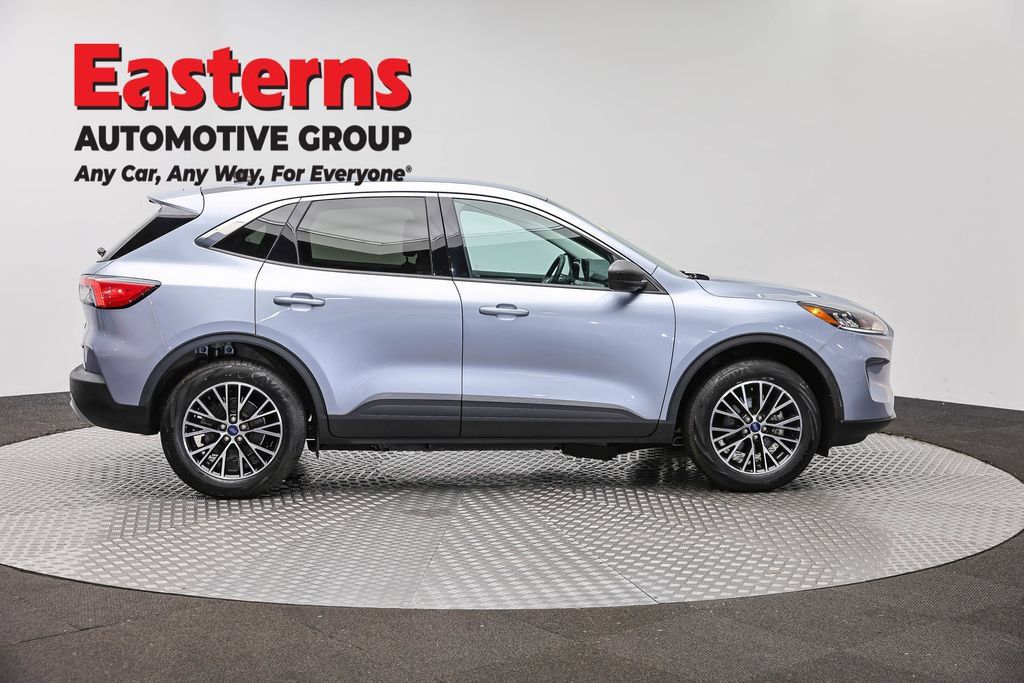 Used 2022 Ford Escape SE w/ Convenience Package FWD image 6