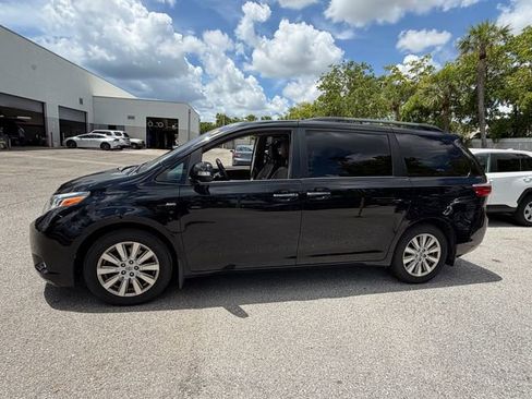 Used 2017 Toyota Sienna Limited Premium AWD/4WD image 4