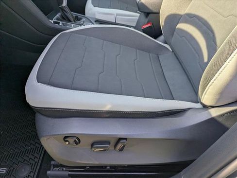 New 2026 Volkswagen Taos SE AWD/4WD image 4