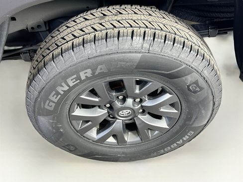 Used 2023 Toyota Tacoma SR5 AWD/4WD image 27