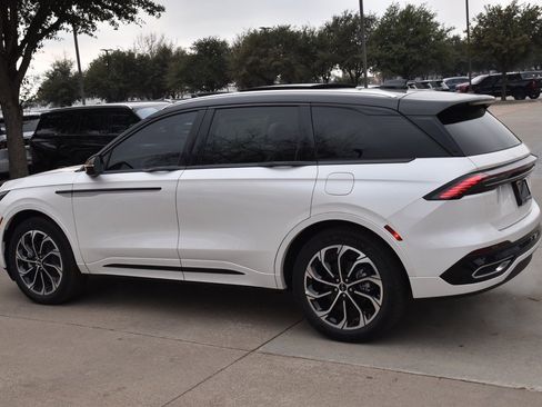 New 2026 Lincoln Nautilus Reserve image 10