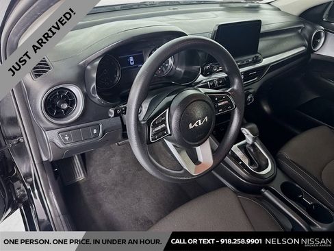 Used 2023 Kia Forte LXS image 9