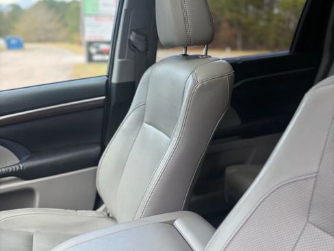Used 2015 Toyota Highlander Limited Platinum image 8