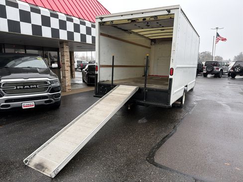 Used 2019 Ford E-350 and Econoline 350 Super Duty image 6