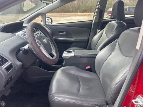 Used 2014 Toyota Prius V Two image 8