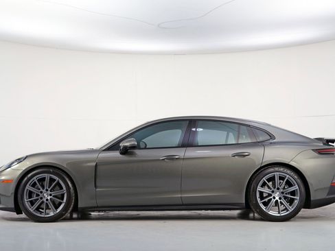 Used 2025 Porsche Panamera w/ Premium Package image 8