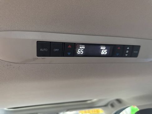 Used 2021 Toyota Sienna XLE FWD image 20