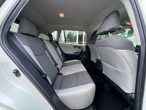 Used 2021 Toyota RAV4 XLE w/ XLE Grade Weather Package AWD/4WD image 14