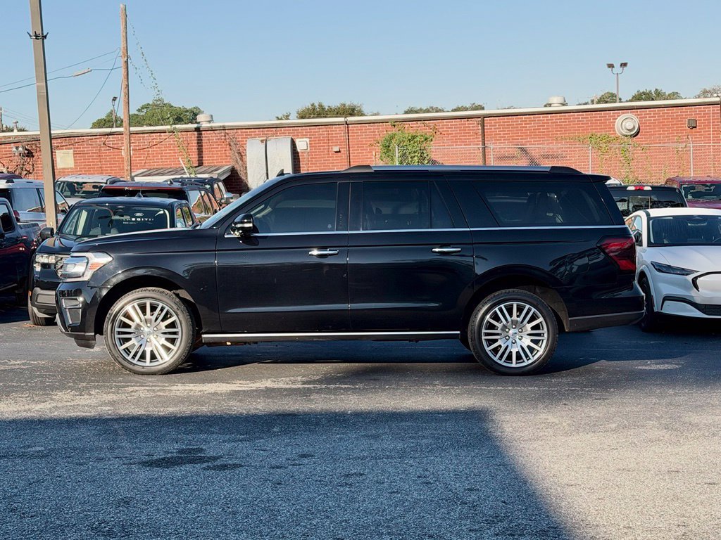 Used 2024 Ford Expedition Max Limited RWD image 2
