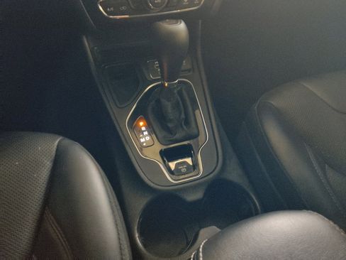 Used 2019 Jeep Cherokee Limited FWD image 26