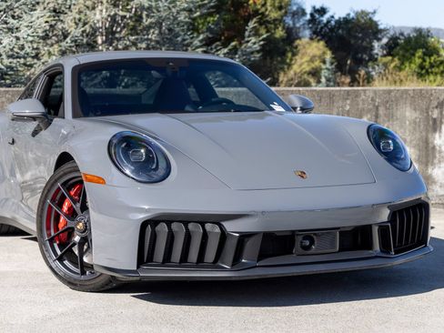 Certified 2025 Porsche 911 Carrera GTS RWD image 9