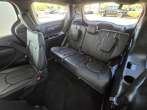 Certified 2025 Chrysler Pacifica Select AWD/4WD image 23