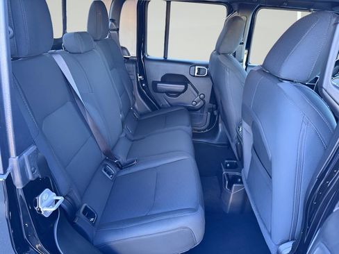 Used 2022 Jeep Gladiator Sport image 31