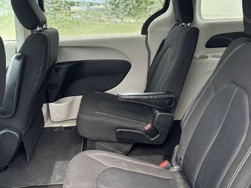 Used 2020 Chrysler Voyager LX FWD image 6